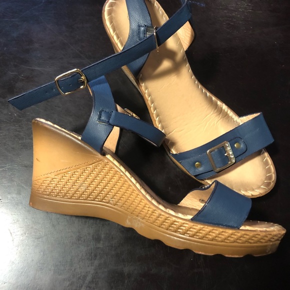 Super Cute Navy summer wedge - Picture 2 of 3